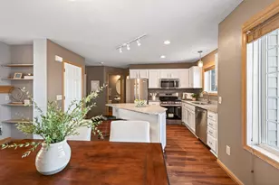 7669 Primrose Pl, Chanhassen, MN 55317 - Photo 5