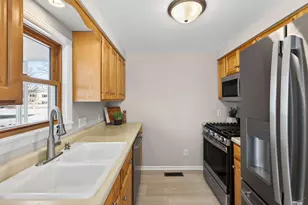 1944 Davis Ct, Shakopee, MN 55379 - Photo 9