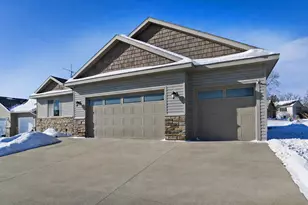 481 Manor Garden Ln NW, Rochester, MN 55901 - Photo 3