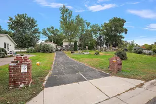 1409 Hillsboro Ave N, Golden Valley, MN 55427 - Photo 21