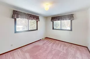 27015 Flintwood Cir, Wyoming, MN 55092 - Photo 5