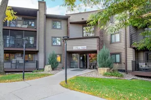 7401 W 101st St, Bloomington, MN 55438 - Photo 25