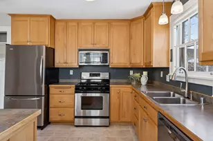 2260 Sargent Ave, Saint Paul, MN 55105 - Photo 9