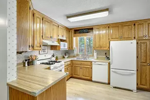 608 Grospoint Ave N, Oakdale, MN 55128 - Photo 7