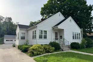 404 N Vine St, Fergus Falls, MN 56537 - Photo 1