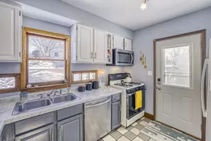 2506 Meridian Dr, Golden Valley, MN 55422 - Photo 5