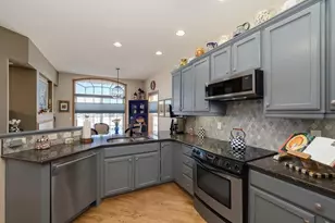 14401 Flora Way, Apple Valley, MN 55124 - Photo 5