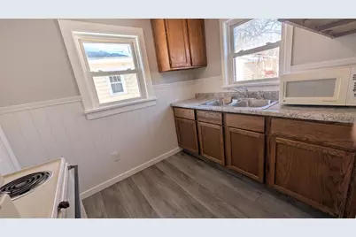 1009 4th Avenue NE, Austin, MN 55912 - Photo 5