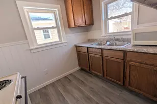 1009 4th Ave NE, Austin, MN 55912 - Photo 5