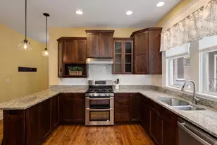 937 Laurel Ave, Saint Paul, MN 55104 - Photo 9