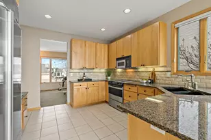 10509 Spyglass Dr, Eden Prairie, MN 55347 - Photo 17