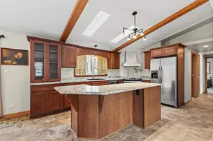 902 Cheryl Ave, Marshall, MN 56258 - Photo 3