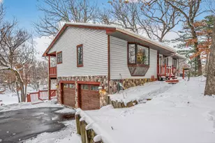 1610 Briarwood Ave, Mahtomedi, MN 55115 - Photo 9