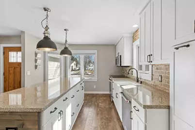 7320 Hunters Run, Eden Prairie, MN 55346 - Photo 11