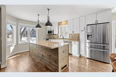 7320 Hunters Run, Eden Prairie, MN 55346 - Photo 9