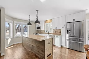 7320 Hunters Run, Eden Prairie, MN 55346 - Photo 9