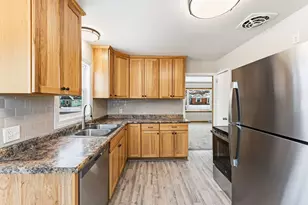 3553 Abbott Ave N, Robbinsdale, MN 55422 - Photo 3