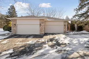 7701 Pondwood Dr, Edina, MN 55439 - Photo 3