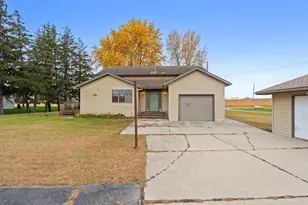 425 W Franklin St, Morristown, MN 55052 - Photo 3