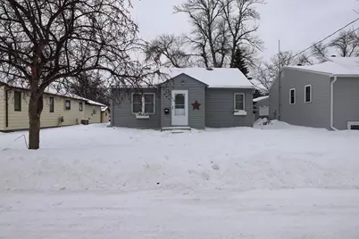 307 10 1/2 Street N, Wahpeton,  58075 - Photo 1