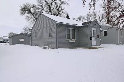 307 10 1/2 Street N, Wahpeton,  58075 - Photo 3