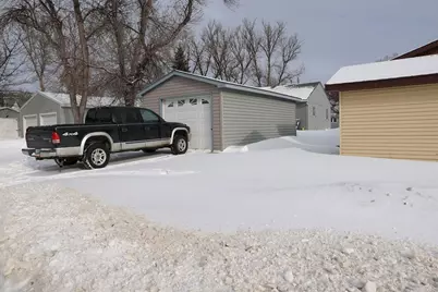 307 10 1/2 Street N, Wahpeton,  58075 - Photo 35