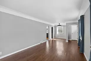 2704 Zenith Ave N, Robbinsdale, MN 55422 - Photo 3