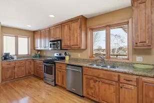 1321 Lake Susan Hills Dr, Chanhassen, MN 55317 - Photo 15