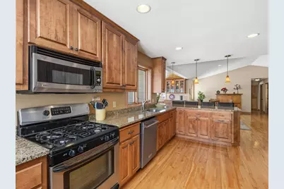 1321 Lake Susan Hills Drive, Chanhassen, MN 55317 - Photo 17