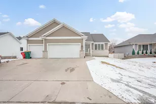 1909 Spruce Meadows Dr SE, Rochester, MN 55904 - Photo 7