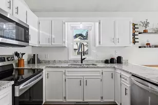 8581 Flamingo Dr, Chanhassen, MN 55317 - Photo 9