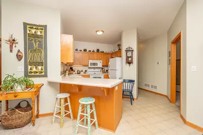 1242 Crystal Place E, Chaska, MN 55318 - Photo 9