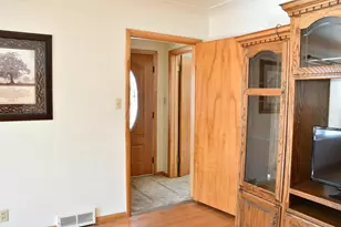 1102 Grand Ave, Worthington, MN 56187 - Photo 5