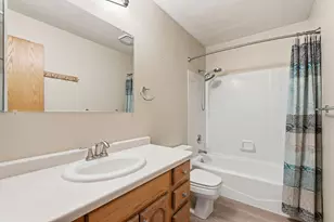 618 Oak Park Ln, Hopkins, MN 55343 - Photo 21