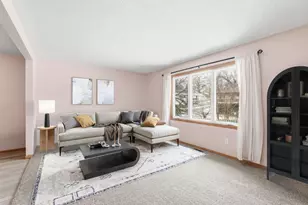 618 Oak Park Ln, Hopkins, MN 55343 - Photo 11