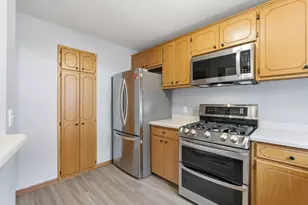 618 Oak Park Ln, Hopkins, MN 55343 - Photo 7