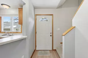 618 Oak Park Ln, Hopkins, MN 55343 - Photo 3