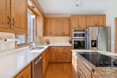 13850 Pennock Avenue, Apple Valley, MN 55124 - Photo 21