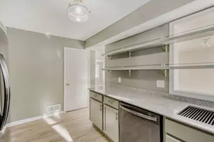 124 King St W, Saint Paul, MN 55107 - Photo 11