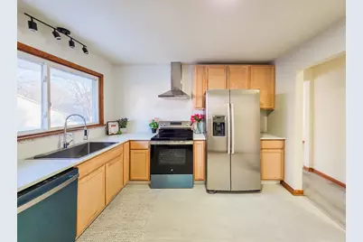 137 Jessamine Avenue E, Saint Paul, MN 55117 - Photo 5