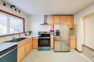 137 Jessamine Ave E, Saint Paul, MN 55117 - Photo 5