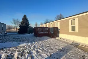 2004 Round Table Rd, North Mankato, MN 56003 - Photo 3