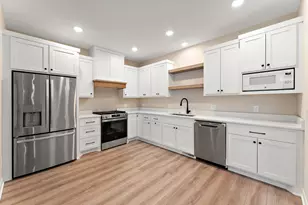 2452 County Rd D West, Roseville, MN 55112 - Photo 3