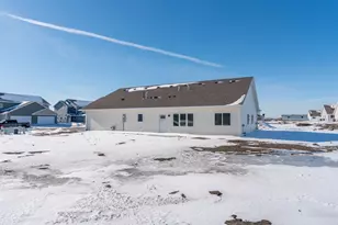 3122 Noble Dr, Mankato, MN 56001 - Photo 3