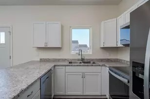 3122 Noble Dr, Mankato, MN 56001 - Photo 9