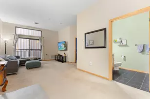 270 4th St E, Saint Paul, MN 55101 - Photo 5