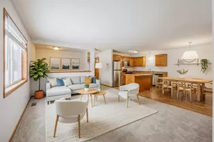 10751 Knollwood Ln, Woodbury, MN 55129 - Photo 5