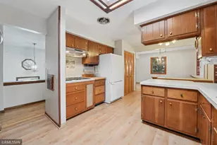 3062 Woodlark Ln, Eagan, MN 55121 - Photo 7