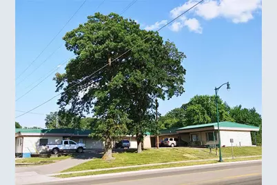 905 E 5th Street, Blue Earth, MN 56013 - Photo 1