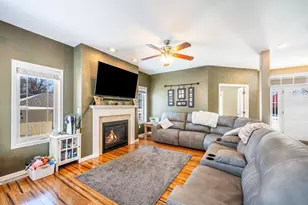 219 E 9th St, Blue Earth, MN 56013 - Photo 5